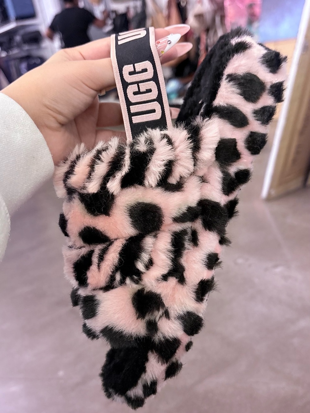 UGG Fluff Yeah Slide Sandals - Pink Panther Leopard / Cheetah (Women’s 8)🐆🩷🖤